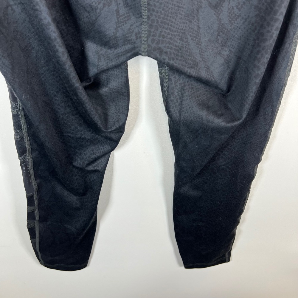 Lululemon High Times Pant Tech Mesh Black Snake Print High Rise 7/8 Length Sz 10 - Picture 8 of 9